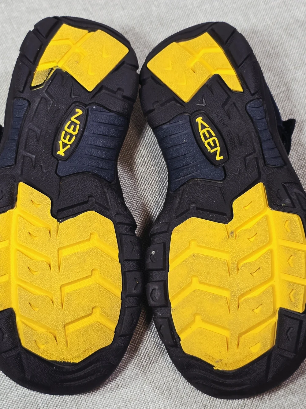 Keen Newport H2 Kids Sandals Sz 5 Navy Yellow